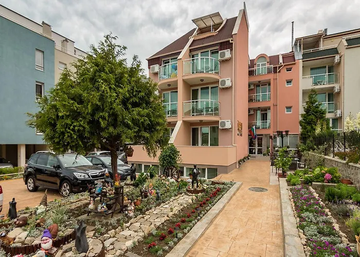 Hotel Tropics & Venera